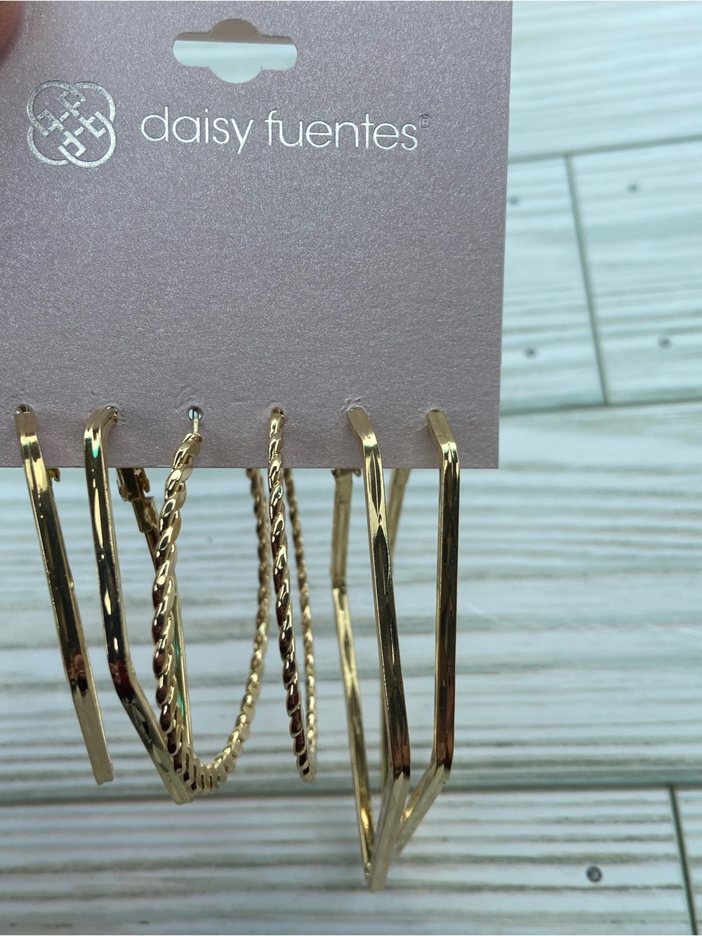 Daisy Fuentes gold tone earring set